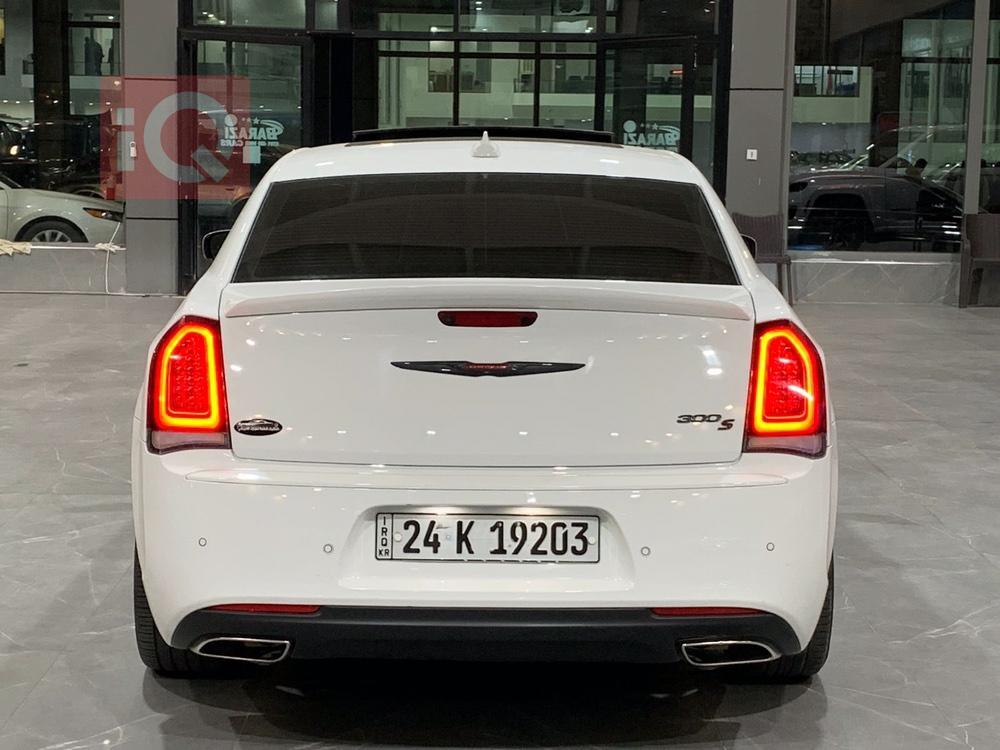 کرایسلەر 300